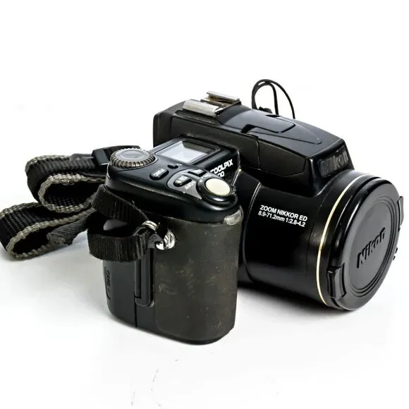 Nikon Coolpix 8700 8MP Digital Camera w/8x ED Zoom (Needs Battery) - Picture 2 of 6